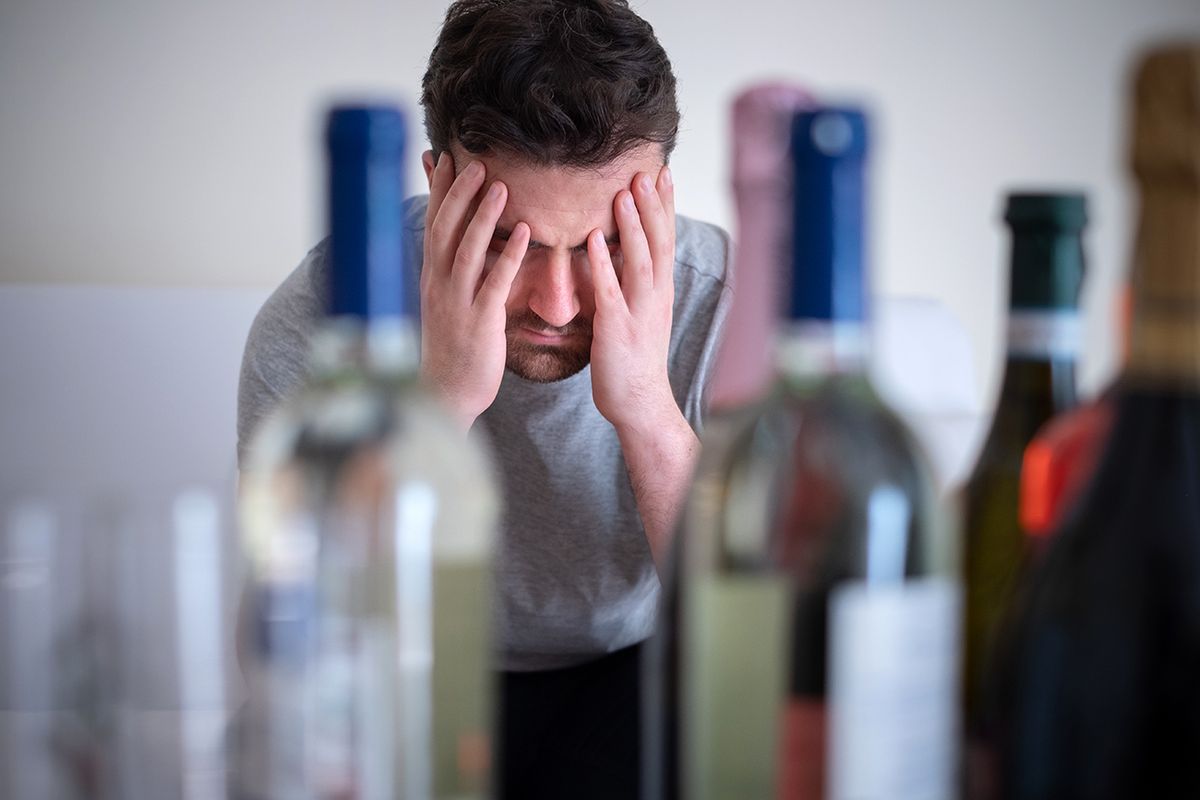 Depressed man drinking hard liquor at home Alcohol addicted man portrait alone with spirit bottle
másnaposság elleni csodaszer GVH
