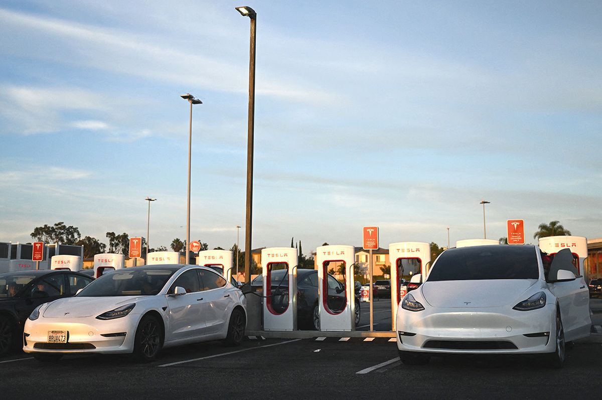 Elon Musk sells nearly $7 billion worth of Tesla shares: document Tesla, Inc. electric vehicles charge at supercharger location in Hawthorne, California, on August 9, 2022. - Elon Musk has sold nearly $7 billion worth of Tesla shares, according to legal filings published August 9, 2022, amid a high-stakes legal battle with Twitter over a $44 billion buyout deal. (Photo by Patrick T. FALLON / AFP)