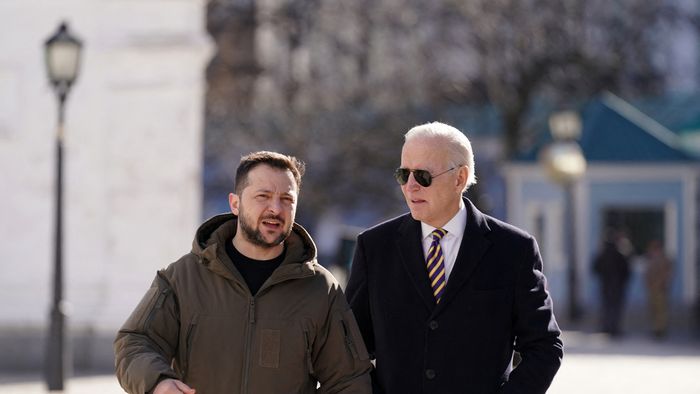 US President Joe Biden (R) walks next to Ukrainian President Volodymyr Zelensky (L) as he arrives for a visit in Kyiv on February 20, 2023. - US President Joe Biden made a surprise trip to Kyiv on February 20, 2023, ahead of the first anniversary of Russia's invasion of Ukraine, AFP journalists saw. Biden met Ukrainian President Volodymyr Zelensky in the Ukrainian capital on his first visit to the country since the start of the conflict.