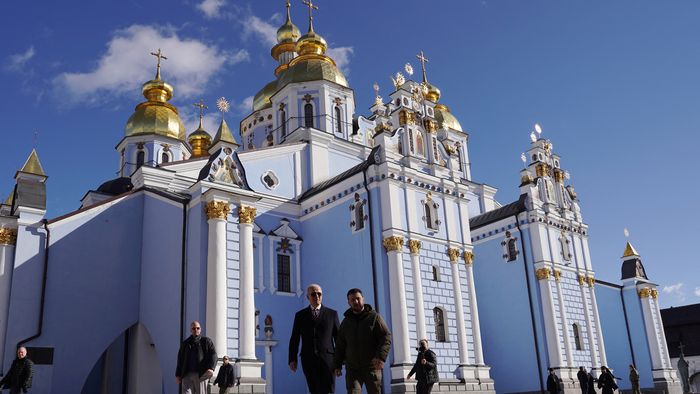 US President Joe Biden (C-L) walks next to Ukrainian President Volodymyr Zelensky (C-R) in front of St. Michael’s Golden-Domed Cathedral as he arrives for a visit in Kyiv on February 20, 2023. - US President Joe Biden made a surprise trip to Kyiv on February 20, 2023, ahead of the first anniversary of Russia's invasion of Ukraine, AFP journalists saw. Biden met Ukrainian President Volodymyr Zelensky in the Ukrainian capital on his first visit to the country since the start of the conflict. 