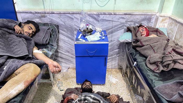 EDITORS NOTE: Graphic content / Two injured men and a child receive treatment at the Bab al-Hawa hospital following an earthquake, in the rebel-held northern countryside of Syria's Idlib province on the border with Turkey, early on February 6, 2023. - At least 50 have been reportedly killed in north Syria after a 7.8-magnitude earthquake that originated in Turkey and was felt across neighbouring countries. (Photo by Aaref WATAD / AFP)