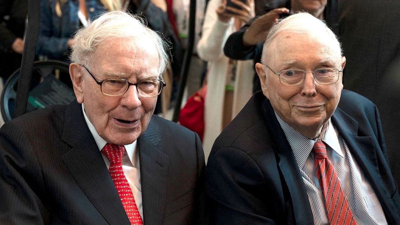 Berkshire Hathaway holds annual shareholders' meeting
Warren Buffett (L), CEO of Berkshire Hathaway, and vice chairman Charlie Munger attend the 2019 annual shareholders meeting in Omaha, Nebraska, May 3, 2019. (Photo by Johannes EISELE / AFP)