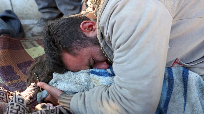 A Syrian man cries over the body of his lifeless child in the rebel-held town of Jindayris on February 7, 2023 following a deadly quake. - The Syrian Red Crescent appealed to Western countries to lift sanctions and provide aid after a powerful earthquake has killed more than 1,600 people across the war-torn country. The 7.8-magnitude quake early the previous day, which has also killed thousands in neighbouring Turkey, led to widespread destruction in both regime-controlled and rebel-held parts of Syria. (Photo by AAREF WATAD / AFP)