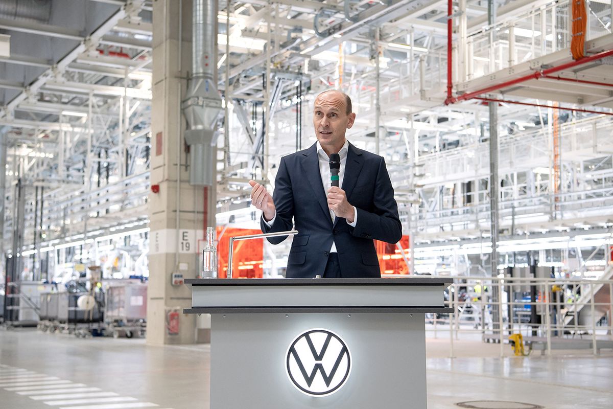 Volkswagen starts production of the ID.4 in Emden 20 May 2022, Lower Saxony, Emden: Ralf Brandstätter, Member of the Board of Management of the Volkswagen brand, speaks during a tour of the VW plant. Volkswagen has started series production of the all-electric ID.4 compact SUV at its plant in Emden, East Frisia. After the start-up phase, 4000 e-vehicles per week are to be produced in Emden by the end of the year. Photo: Sina Schuldt/dpa (Photo by Sina Schuldt / DPA / dpa Picture-Alliance via AFP)