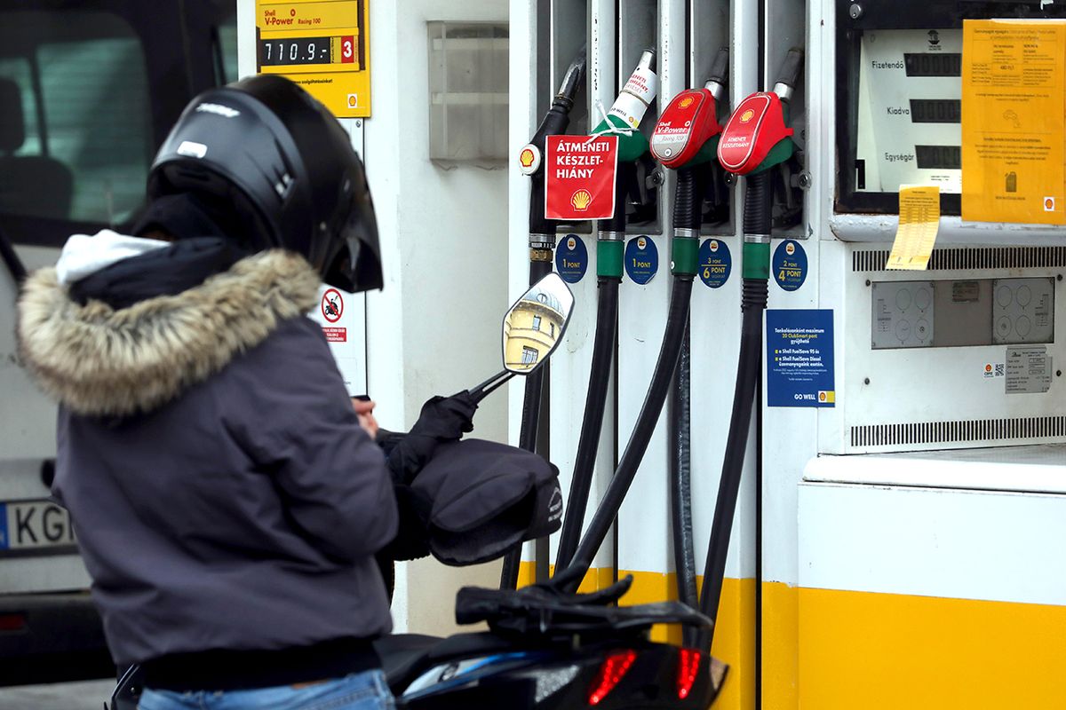 20221130 Budapest Benzinkút  Tankolás  Shell Illusztráció Fotó: Kallus György  LUS  Világgazdaság  VG 
20221130 Budapest 
Benzinkút  Tankolás  Shell 
Illusztráció 
Fotó: Kallus György  LUS  Világgazdaság  VG 