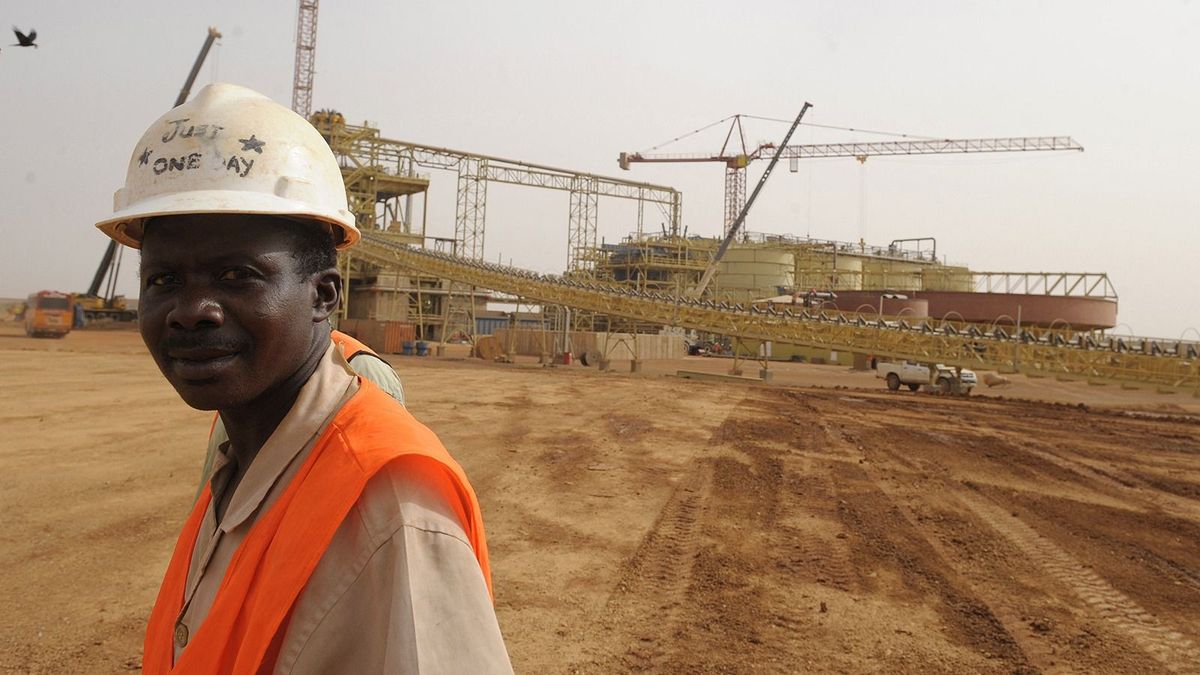 BURKINA-ECONOMY-MINING-GOLD
A worker poses in front of the construction site of the Essakane gold mine, the biggest gold mine of the country under construction in the north, which will produce 12 tons of gold yearly, according to people in charge, on May 12, 2010 in Essakane. Burkina Faso more than doubled its gold production in 2009, reaching more than 11 tonnes, according to Prime Minister Tertius Zongo.  Several mining companies from Canada, South Africa, Australia, and Russia have acquired mining rights. AFP PHOTO / ISSOUF SANOGO (Photo by ISSOUF SANOGO / AFP)