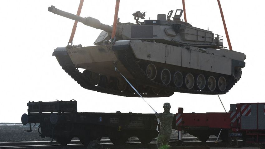 Abrams tankokat vásárol Románia