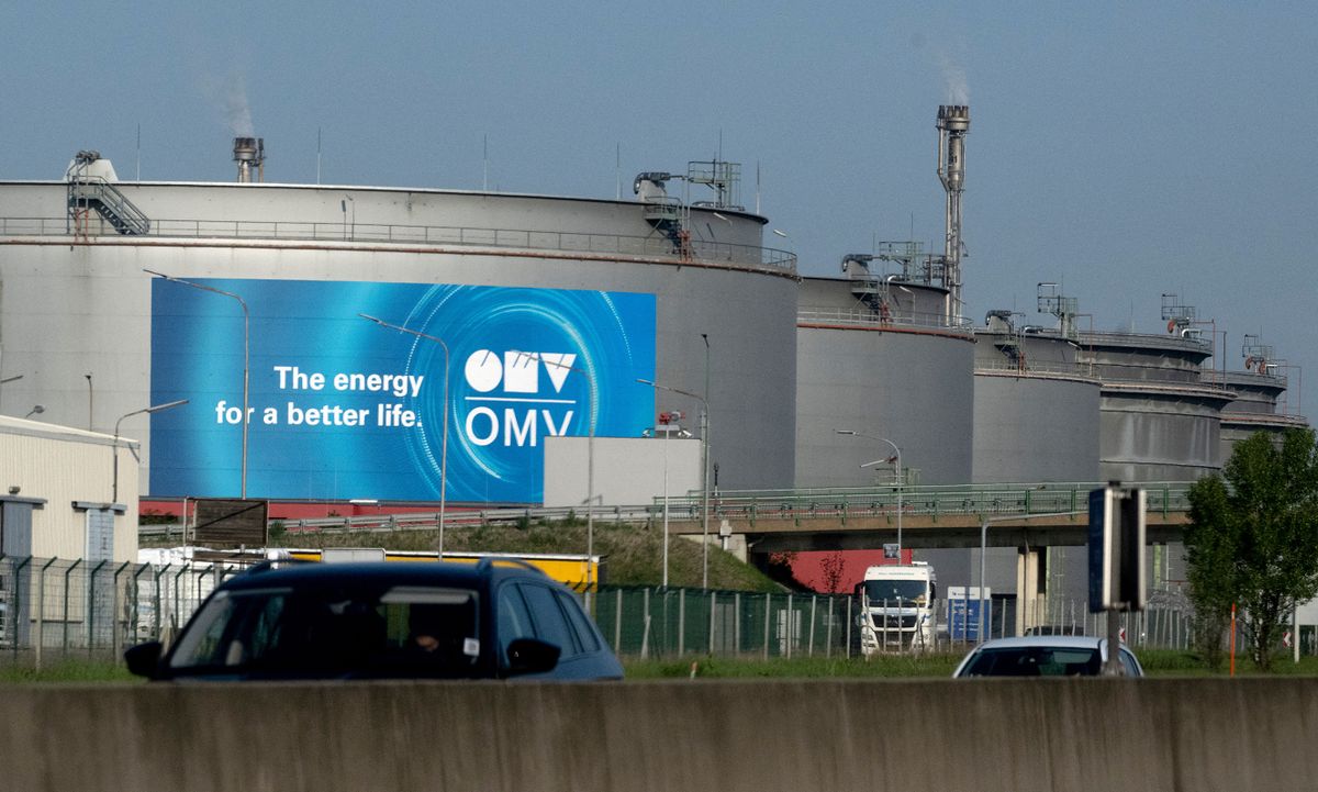 Picture taken on May 3, 2022 shows a general view of the largest Austrian refinery OMV at Schwechat near Vienna, Austria. - The Schwechat refinery is among Europe’s largest inland refineries for mineral oil products. European Union ministers met on May 2, 2022 to respond to Russia cutting gas supplies to Poland and Bulgaria -- and discuss plans for a possible oil embargo to punish Moscow for invading Ukraine. 