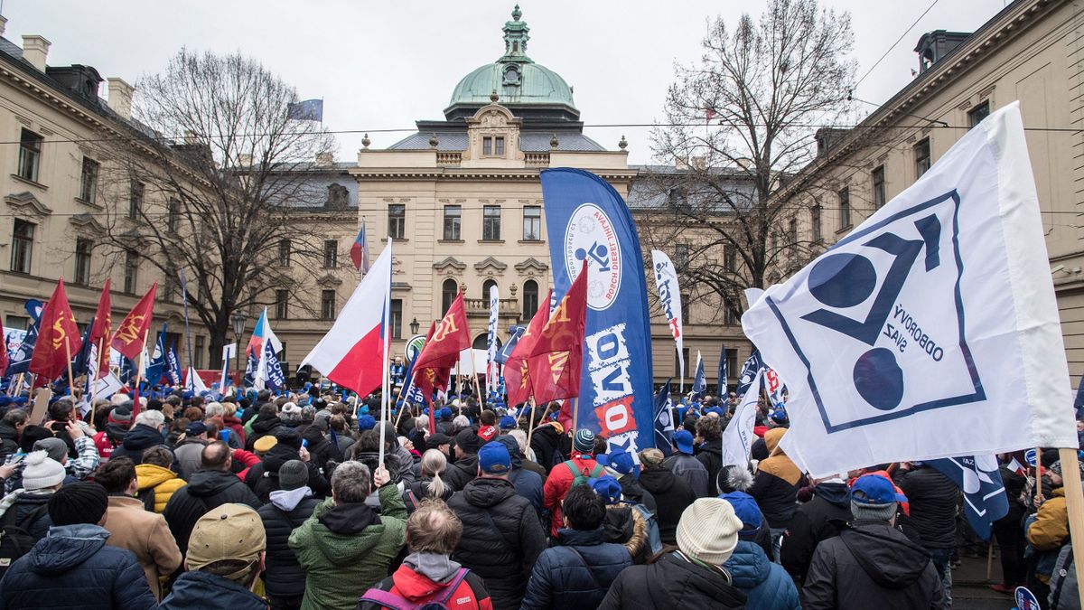 Demonstrators take part in a protest called for by trade unions and opposition parties against the government's proposed pension reform in front of the Czech government headquarters in Prague on March 29, 2023. - The Czech government proposes to raise the retirement age by four years to 68.