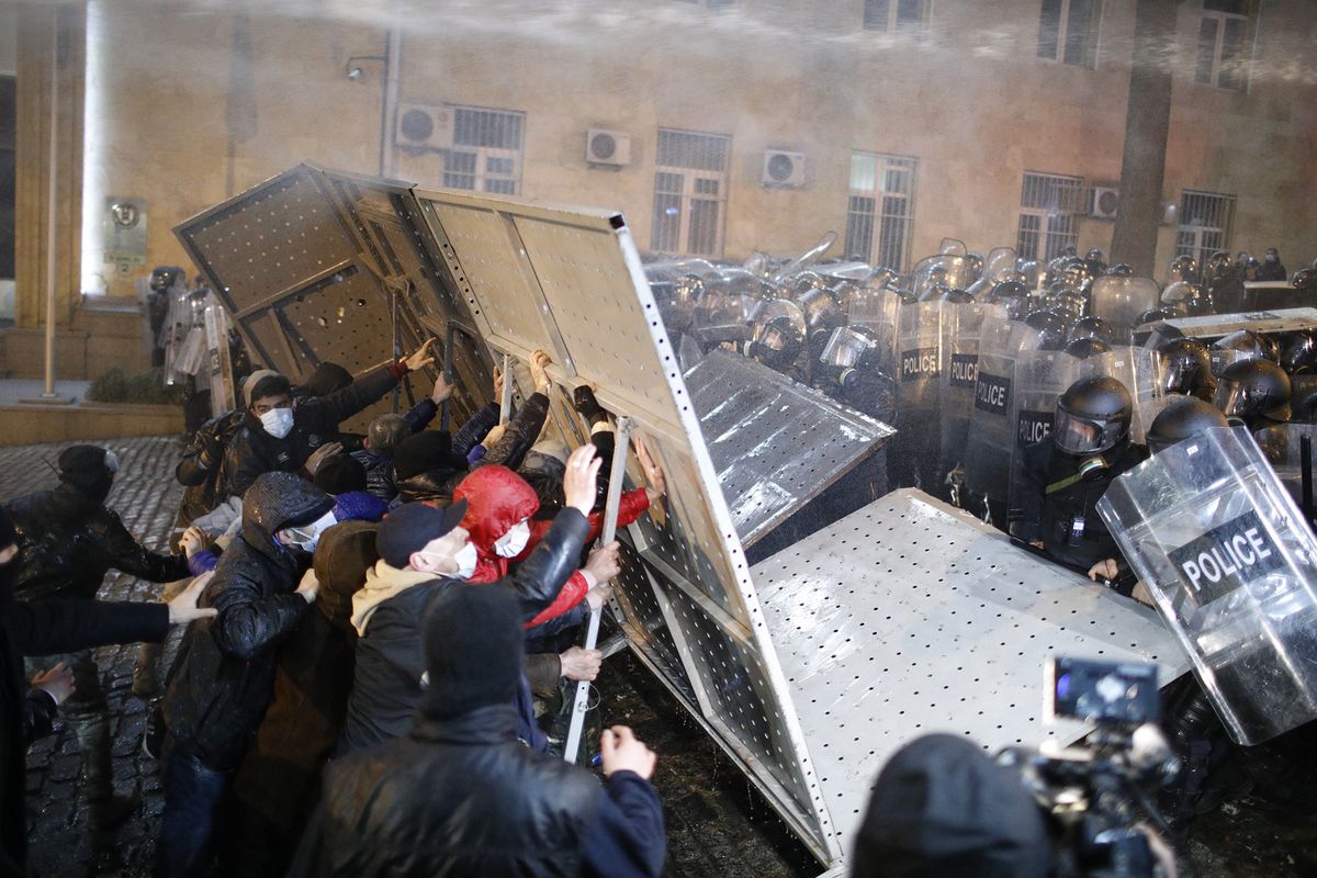 Georgian police, protesters clash during protest against ”˜foreign agents’ bill