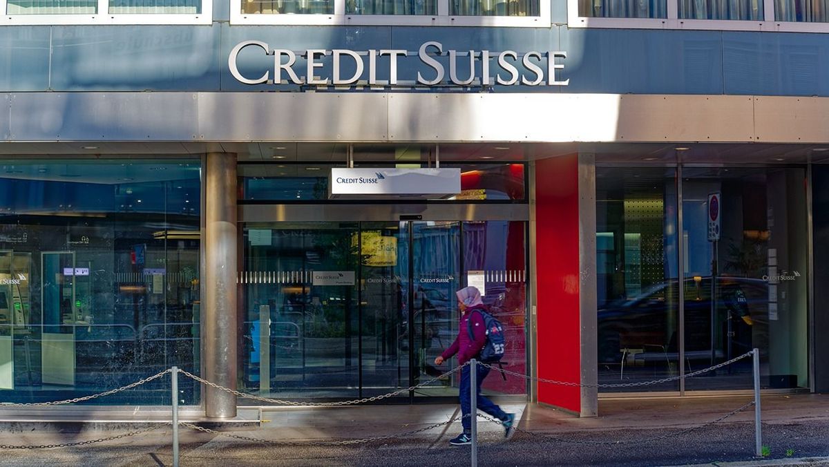 Entrance,Of,Swiss,Bank,Branch,Of,Credit,Suisse,At,City
Entrance of Swiss bank branch of Credit Suisse at City of Olten on a sunny autumn day. Photo taken November 10th, 2022, Olten, Switzerland.