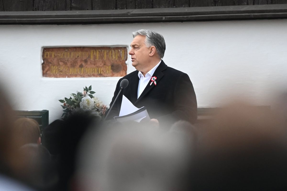 Kiskőrös, 2023. március 15.Orbán Viktor miniszterelnök beszédet mond az 1848-49-es forradalom és szabadságharc kitörésének 175. évfordulója alkalmából rendezett ünnepi megemlékezésen Kiskőrösön, Petőfi Sándor szülőháza előtt 2023. március 15-én.