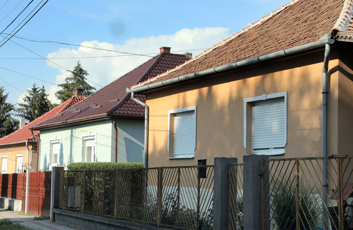 20220803 PutnokBujdos TiborÉszak-MagyarországKádárkocka házakA rezsinövekedés következtében, eladhatatlanná válnak a korszerűtlen fűtésű "Kádárkocka" házak.