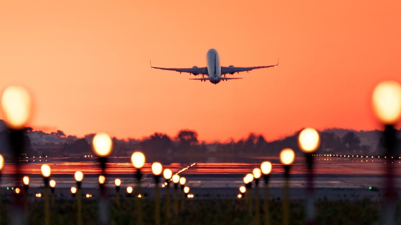 UTAZÁS
Airplane taking off at sunrise, travel and tourism