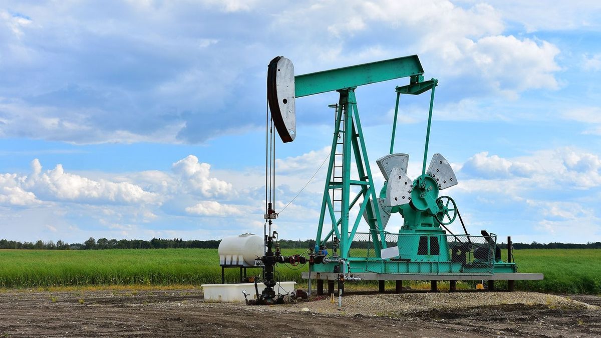 An,Image,Of,A,Working,Oil,Well,Pump,Jack,On An image of a working oil well pump jack on a cloudy day. 