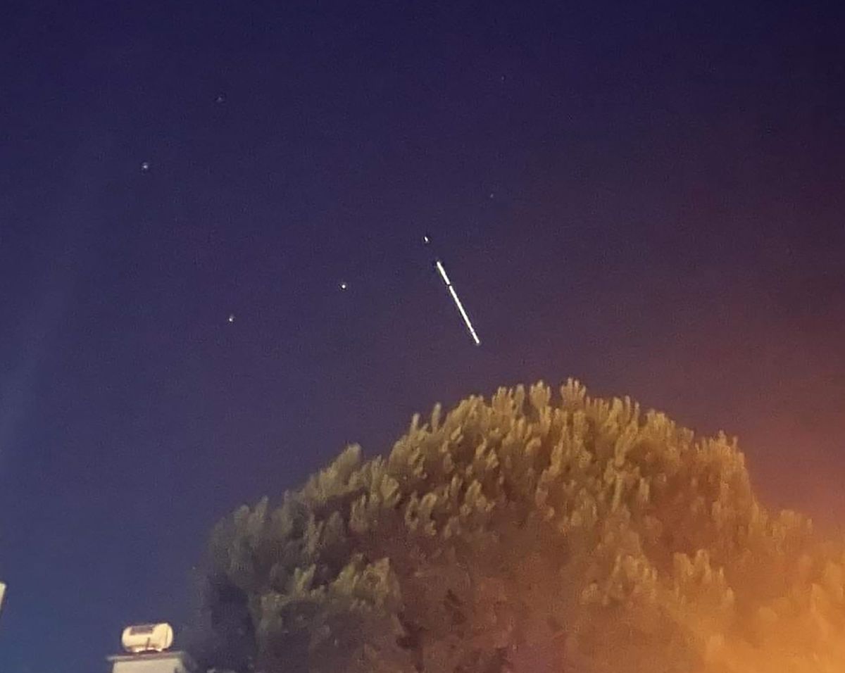 ANTALYA, TURKIYE - JULY 24: A single line of light beams belonging to Elon Musk's Starlink satellites launched by SpaceX is seen in the sky in Antalya, Turkiye on July 24, 2022. Fatih Afsar Ozturk / Anadolu Agenc