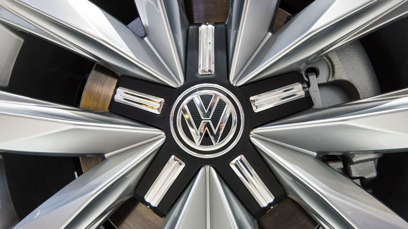 Berlin,-,May,02,,2015:,Showroom.,Wheels,And,Braking,System
BERLIN - MAY 02, 2015: Showroom. Wheels and braking system of a popular light commercial vehicle Volkswagen Transporter (T5). Produced since 2010.