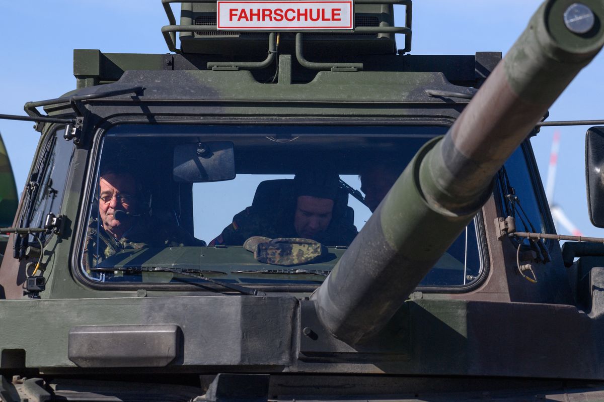 Defense Minister Pistorius visits armed forces base