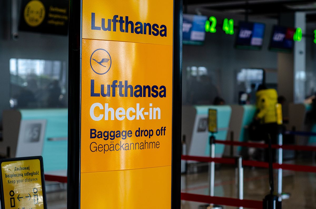 Katowice,,Poland,-,March,11,,2022:,Lufthansa,Check-in,At,The
Katowice, Poland - March 11, 2022: Lufthansa check-in at the airport terminal