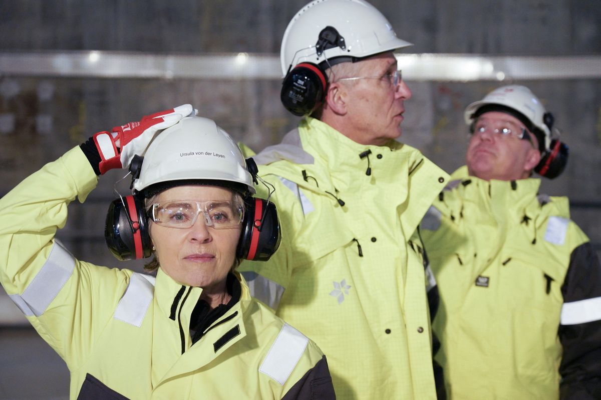 (L-R) European Commission President Ursula von der Leyen (L) and NATO chief Jens Stoltenberg (C) visit the Troll A gas platform on the North Sea, on March 17, 2023. - The Troll field contains approximately 40 percent of the total gas reserves on the Norwegian continental shelf, and constitutes the very cornerstone of Norwegian gas production. Equinor is the operating company. (Photo by / NTB / AFP) / Norway OUT