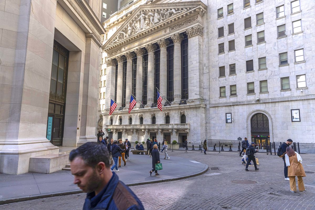 US Futures, Stocks Rise As Tech Rally Buoys Mood