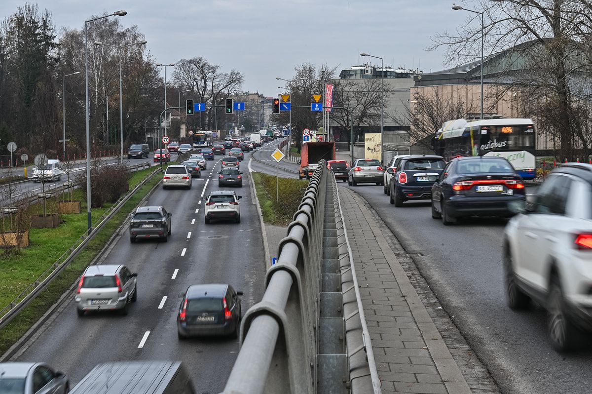 Krakow becomes the first Polish city to ban older cars to fight air pollution
