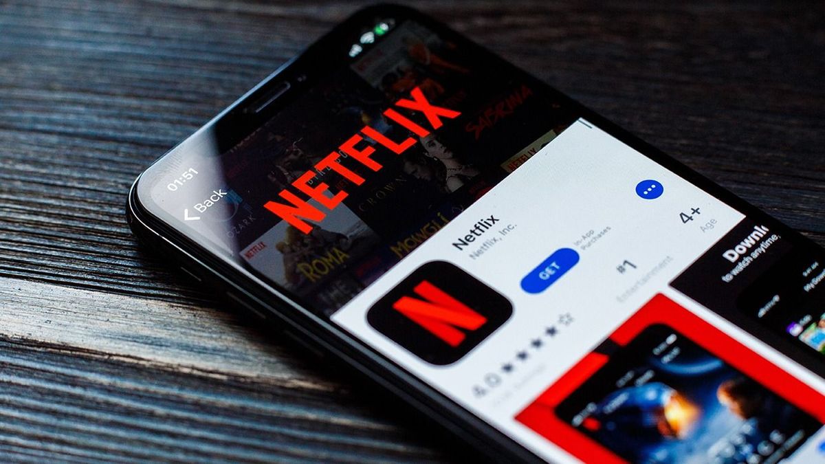 Russia,,Kazan,May,28,2019:,Netflix,Logo,On,Smartphone,Screen.
