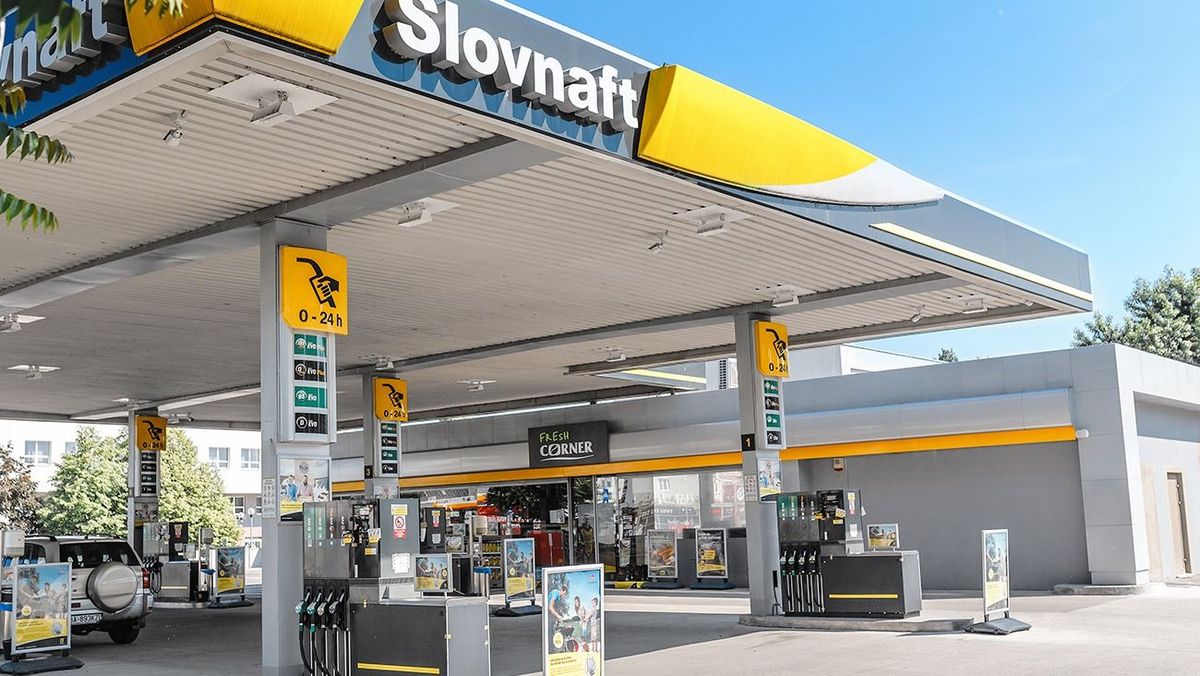 12,May,2018,,Slovakia,,Bratislava:,Slovnaft,Gasoline,Filling,Station,On
12 MAY 2018, SLOVAKIA, BRATISLAVA: Slovnaft gasoline filling station on the Bratislava city street