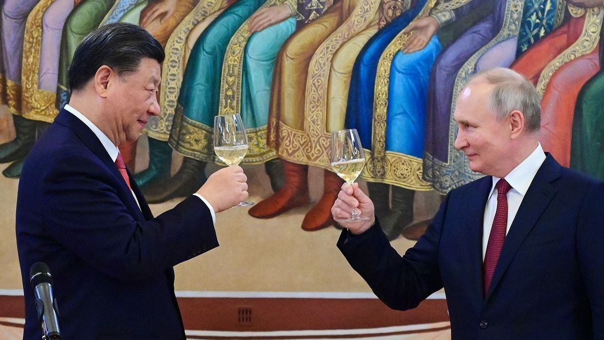 Chinese President Xi Jinping visits Moscow
epa10535460 Chinese President Xi Jinping (L) and Russian President Vladimir Putin (R) toast at a reception in the Faceted Chamber of the Moscow Kremlin, Russia, 21 March 2023. Chinese President Xi Jinping arrived in Moscow on a three-day visit, which will last from March 20 to 22, according to Russian and Chinese state agencies. Xi Jinping visits Russia on improving joint partnership and developing key areas of Russian-Chinese economic cooperation.  EPA/PAVEL BYRKIN / SPUTNIK / KREMLIN POOL MANDATORY CREDIT epa10535460 Chinese President Xi Jinping (L) and Russian President Vladimir Putin (R) toast at a reception in the Faceted Chamber of the Moscow Kremlin, Russia, 21 March 2023. Chinese President Xi Jinping arrived in Moscow on a three-day visit, which will last from March 20 to 22, according to Russian and Chinese state agencies. Xi Jinping visits Russia on improving joint partnership and developing key areas of Russian-Chinese economic cooperation.  EPA/PAVEL BYRKIN / SPUTNIK / KREMLIN POOL MANDATORY CREDIT