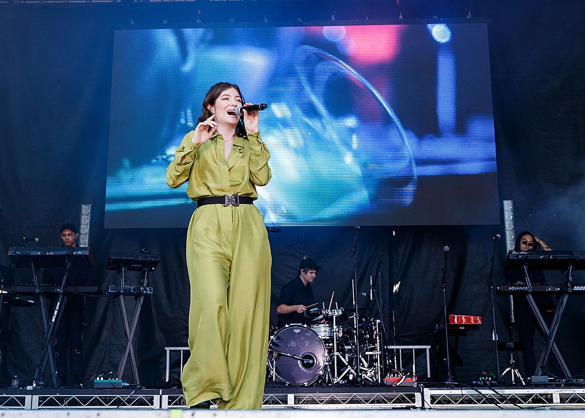 iHeartRadio Beach Ball VANCOUVER, BC - SEPTEMBER 03:  Singer-songwriter Lorde performs on stage during day 1 of iHeartRadio Beach Ball at PNE Amphitheatre on September 3, 2017 in Vancouver, Canada.  (Photo by Andrew Chin/Getty Images)