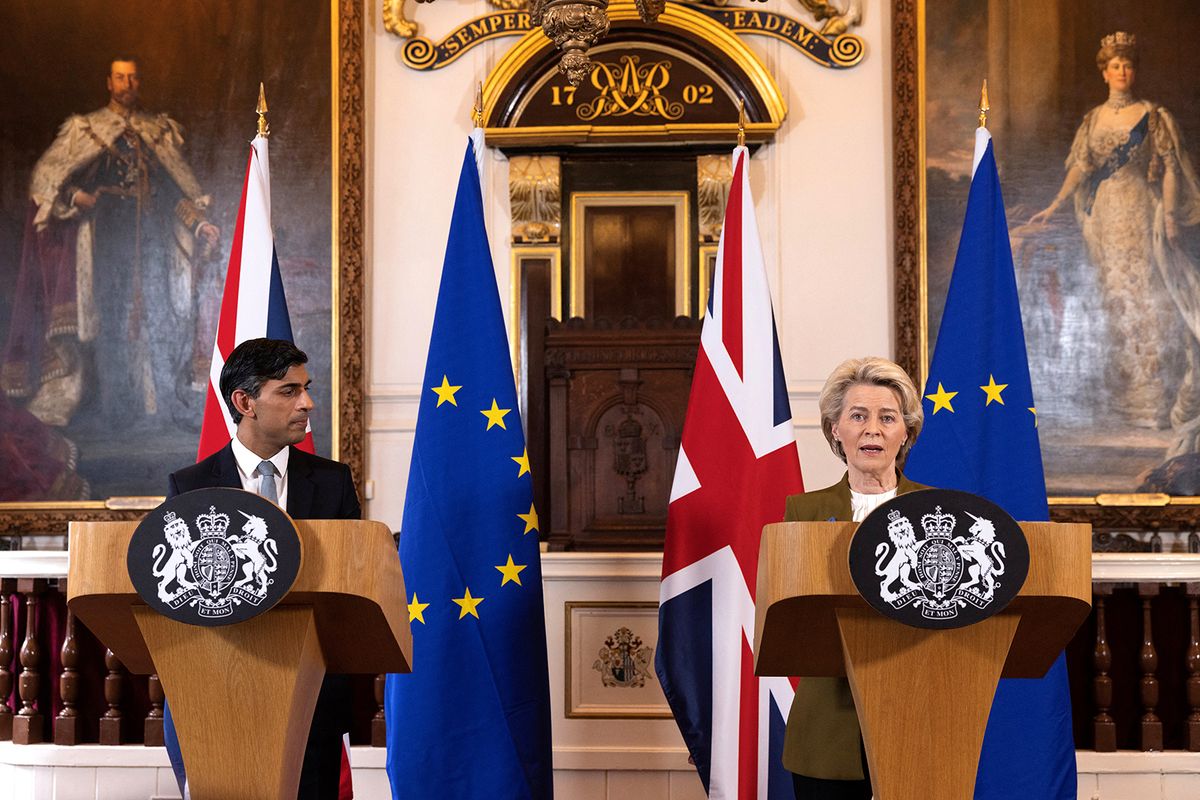 Britain's Prime Minister Rishi Sunak (L) and European Commission chief Ursula von der Leyen hold a joint press conference following their meeting at the Fairmont Hotel in Windsor, west of London, on February 27, 2023. - Sunak proclaimed a "new chapter" in post-Brexit relations with the European Union after securing a breakthrough deal to regulate trade in Northern Ireland. "I believe the Windsor Framework marks a turning point for the people of Northern Ireland," Sunak said. (Photo by Dan Kitwood / POOL / AFP) BRITAIN-NIREALND-BREXIT-EU-POLITICS