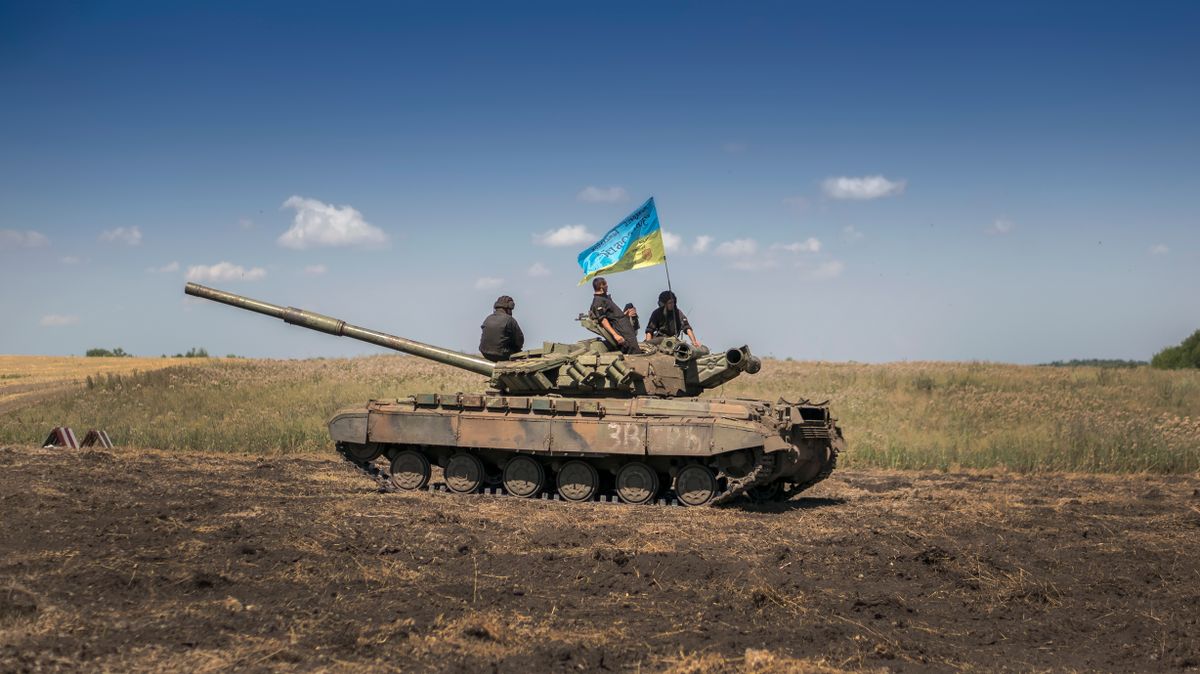 Ukraine,,Kyiv,,March,16,,2022,,Ukrainian,Tanks,In,The,Battle