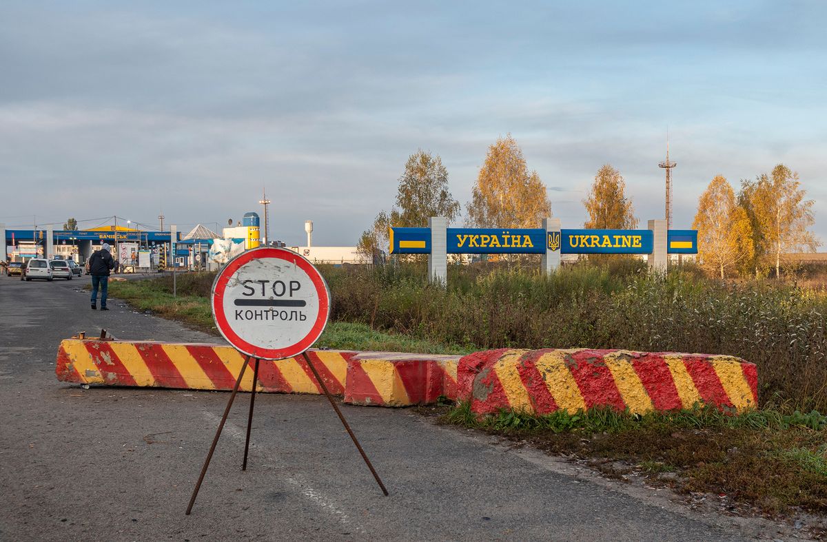 Bachevsk.,Ukraine.,October,2021:,Control,Sign,At,The,Entrance,To
orosz ukrán határ