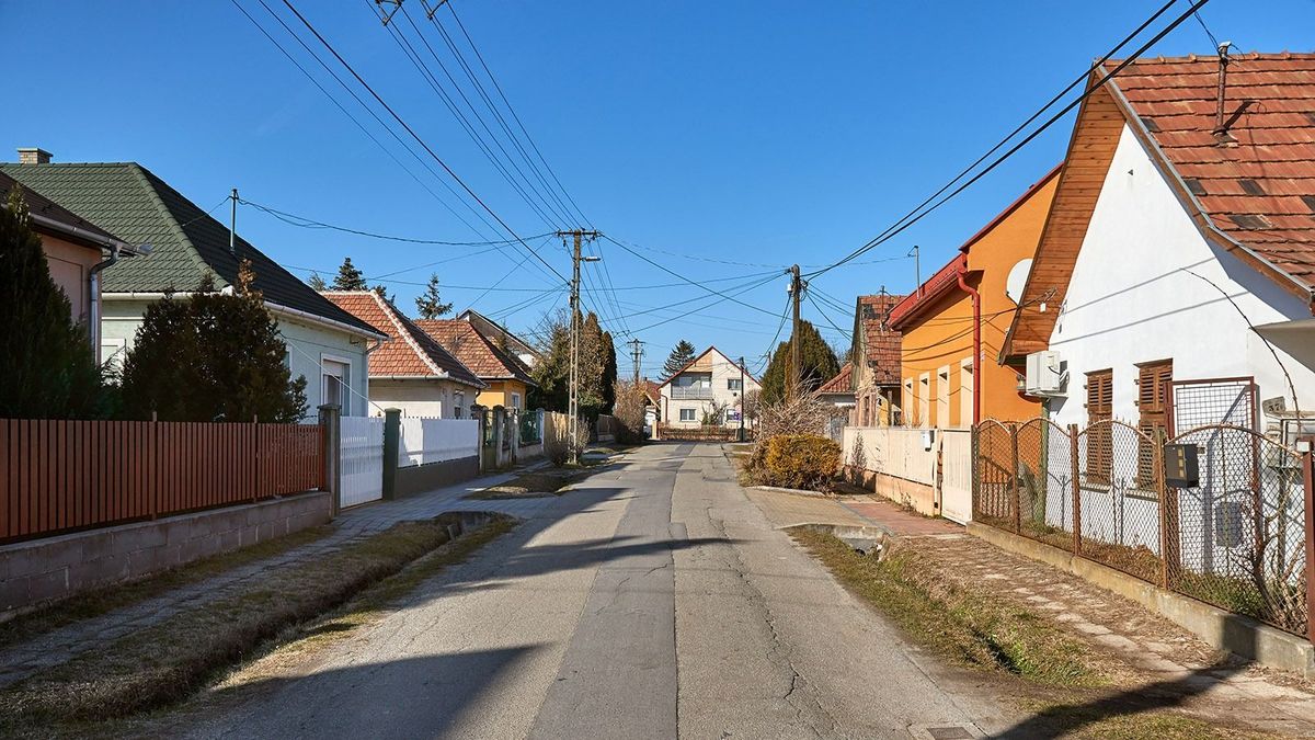 Village,Street,With,Houses,,Generic,View,In,Ecser,,Hungary