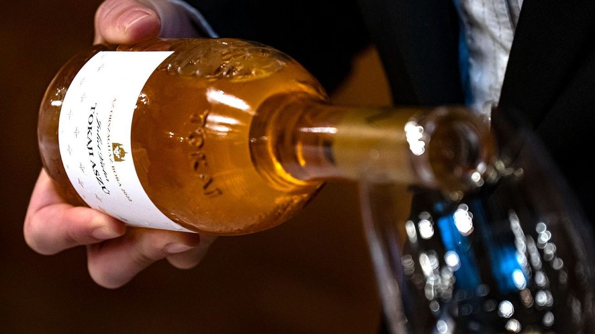 Bántóan alacsonyabb áron kelnek el a tokaji borok külföldön, mint itthon 