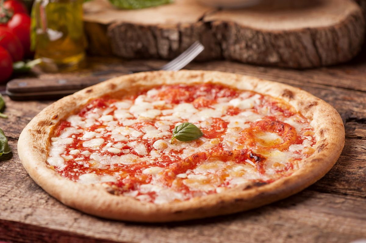 Italian,margherita,Pizza,On,Rustic,Wooden,Table
Italian Margherita Pizza on rustic wooden table