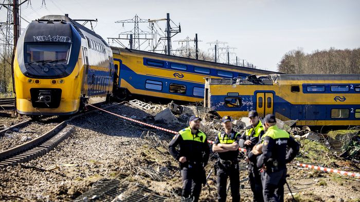 Voorschoten - The place where two trains collided with a construction crane. One person has died and several people have been injured. ANP POOL ROBIN VAN LONKHUIJSEN netherlands out - belgium out (Photo by ROBIN VAN LONKHUIJSEN / ANP MAG / ANP via AFP)