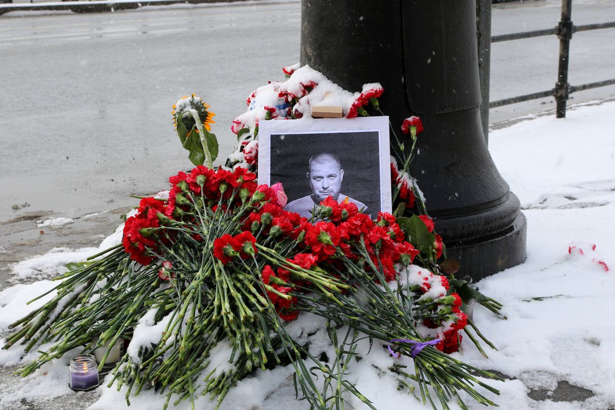 SAINT-PETERSBURG, RUSSIA - 2023/04/03: A portrait of Russian military blogger Vladlen Tatarsky, whose real name is Maxim Fomin, who was killed in the April 2 bomb blast in a cafe, is seen among flowers at a makeshift memorial by the explosion site in Saint Petersburg. As a result of an explosion in a cafe in Saint Petersburg, where 32 people were injured and a leading Russian military blogger Vladlen Tatarsky was killed. 