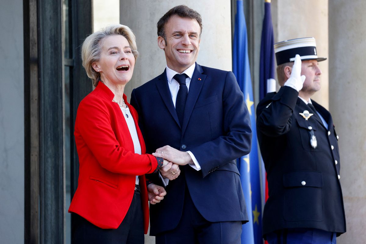 French President Emmanuel Macron (R) welcomes European Commission President Ursula von der Leyen prior to a meeting at the Elysee Palace in Paris on April 3, 2023.
