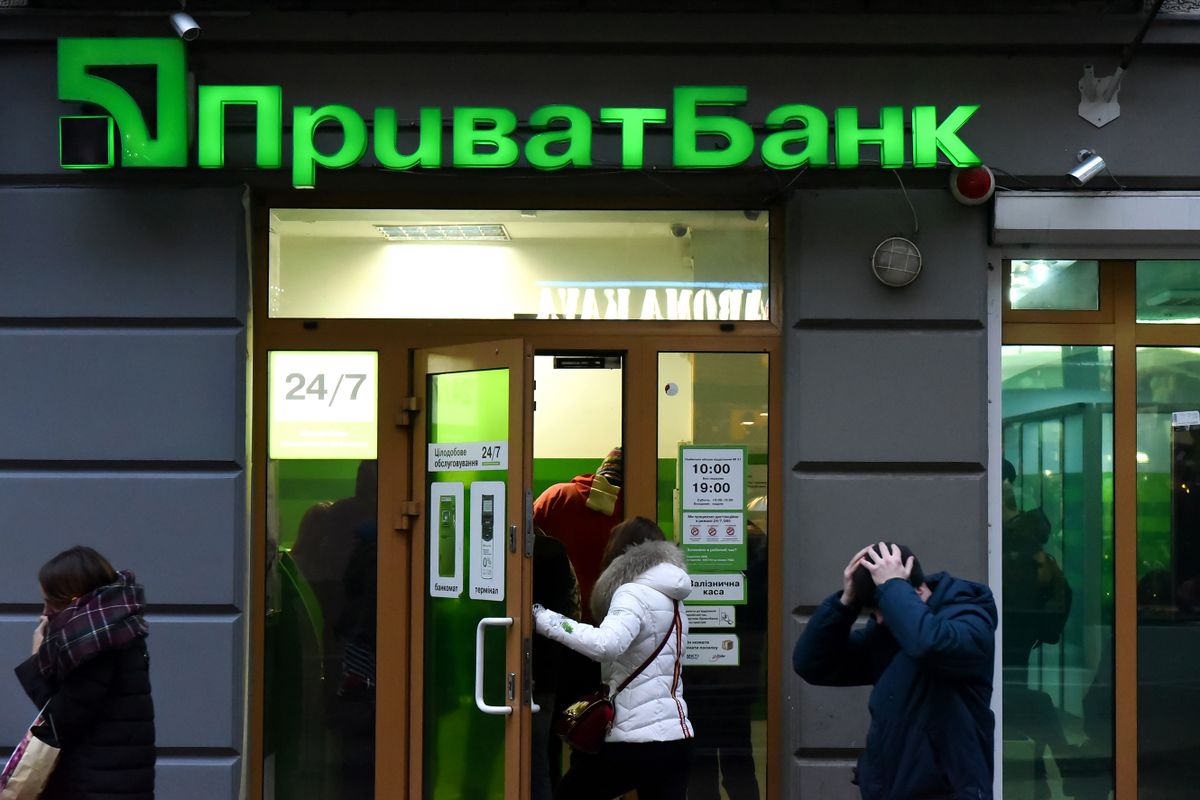 Lviv,,Ukraine.,12.19.2016.,A,Sign,Of,The,Famous,Large,Ukrainian
Egyre kevesebb a bankfiók Ukrajnában