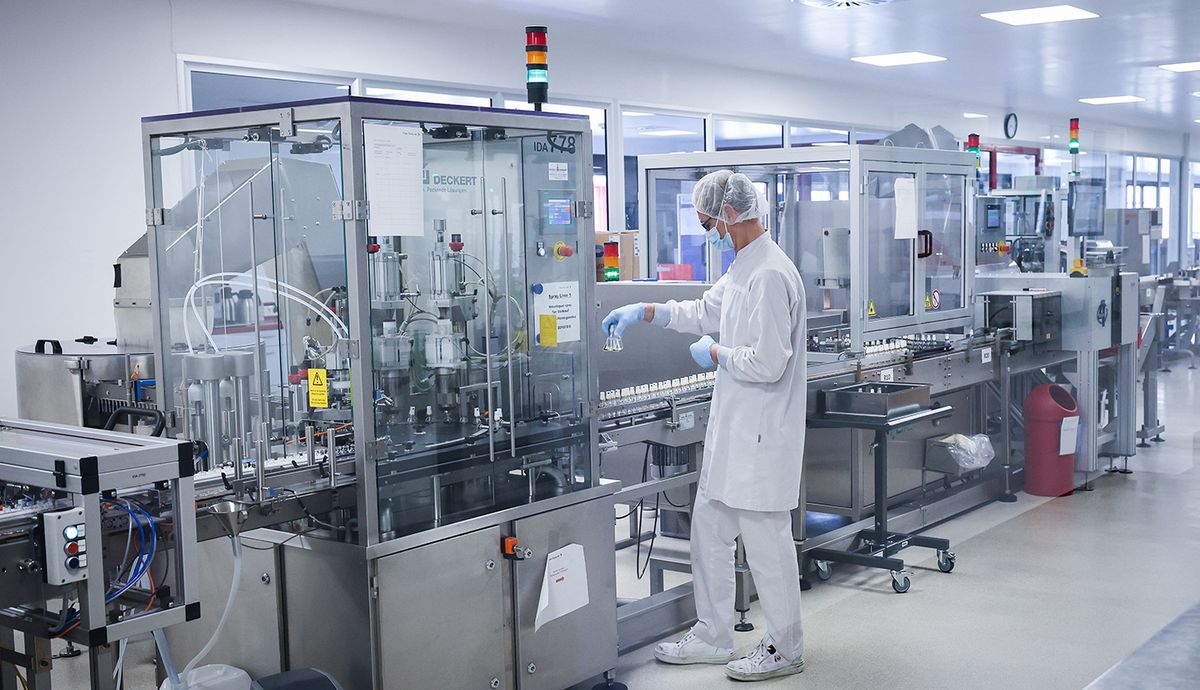 Minister President Günther visits pharmaceutical manufacturer
19 April 2023, Schleswig-Holstein, Hohenlockstedt: An employee works in the production of a drug in a production line of the drug manufacturer Pohl-Boskamp at the company's headquarters. Among other medicines, the manufacturer produces drugs for the treatment of heart pain attacks. Photo: Christian Charisius/dpa (Photo by Christian Charisius/picture alliance via Getty Images)