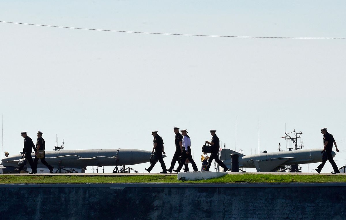 Russian servicemen walk along a pier at the Kronshtadt Naval base outside Saint Petersburg on July 25, 2022. (Photo by Olga MALTSEVA / AFP)