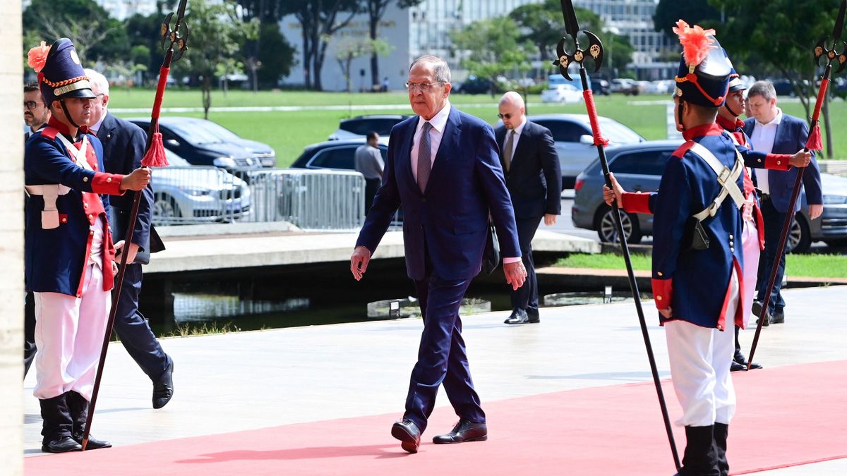 BRASILIA, BRASIL - APRIL 17: Russian Foreign Minister Sergey Lavrov (C) arrives at Itamaraty Palace to meet with his Brazilian counterpart Mauro Vieira (not seen) and Brazilian President Luiz Inacio Lula da Silva (not seen) in Brasilia, Brazil on April 17, 2023. Ton Molina / Anadolu Agency 