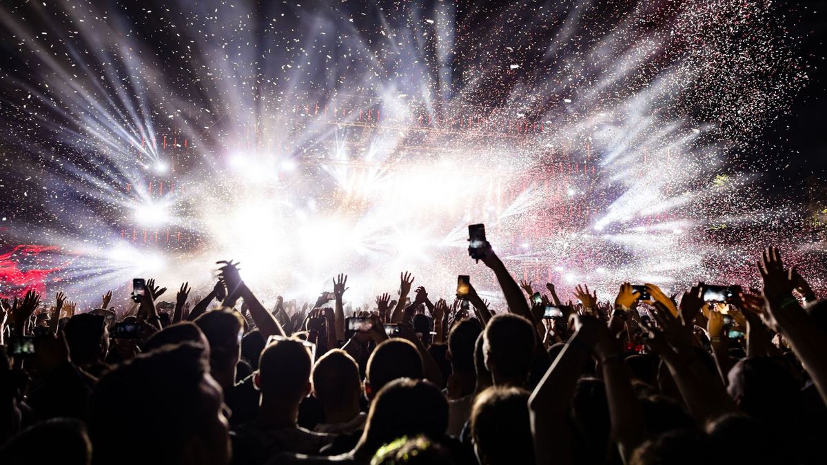 Kimutatták: a zenehallgatás szinkronba hozza a szívverésünket