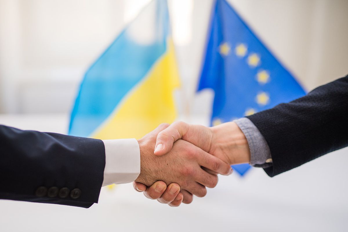 Handshake,Between,The,European,Union,And,Ukraine,,Inclusion,Of,Ukraine
Handshake between the European Union and Ukraine, inclusion of Ukraine concept.