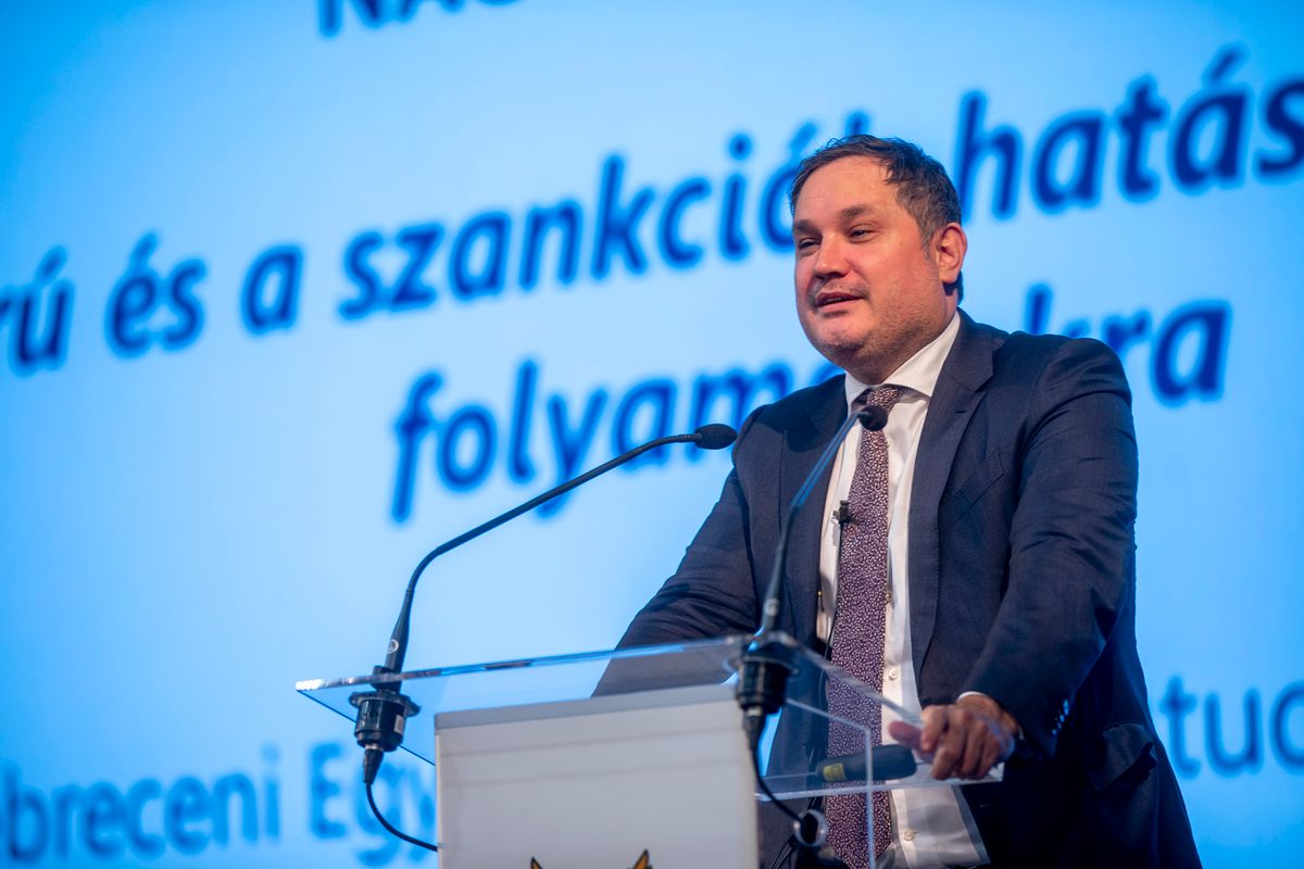 20230302 DebrecenNagy Márton gazdaságfejlesztési miniszter előadása a Debreceni Egyetemen „A háború és a szankciók hatása a gazdasági folyamatokra” címmel.