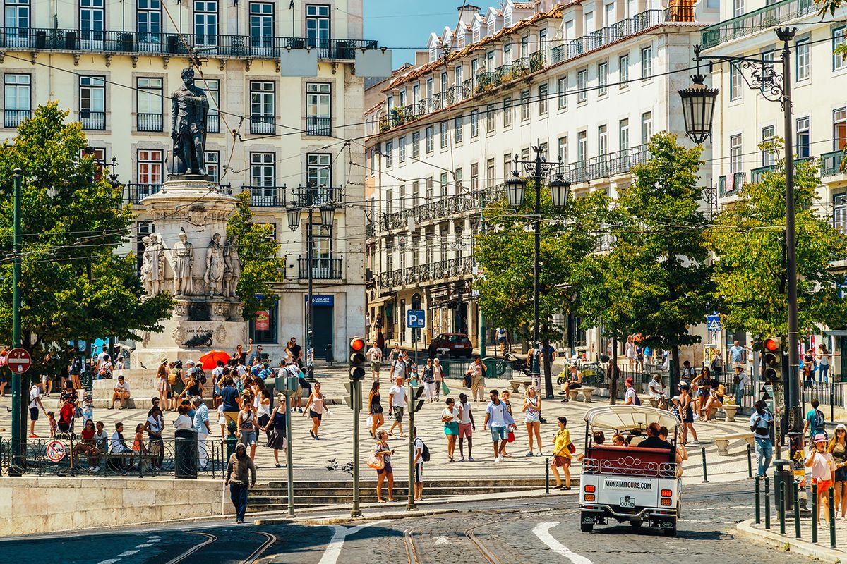 Lisbon,,Portugal,-,August,12,,2017:,Tourists,Exploring,Square,Of