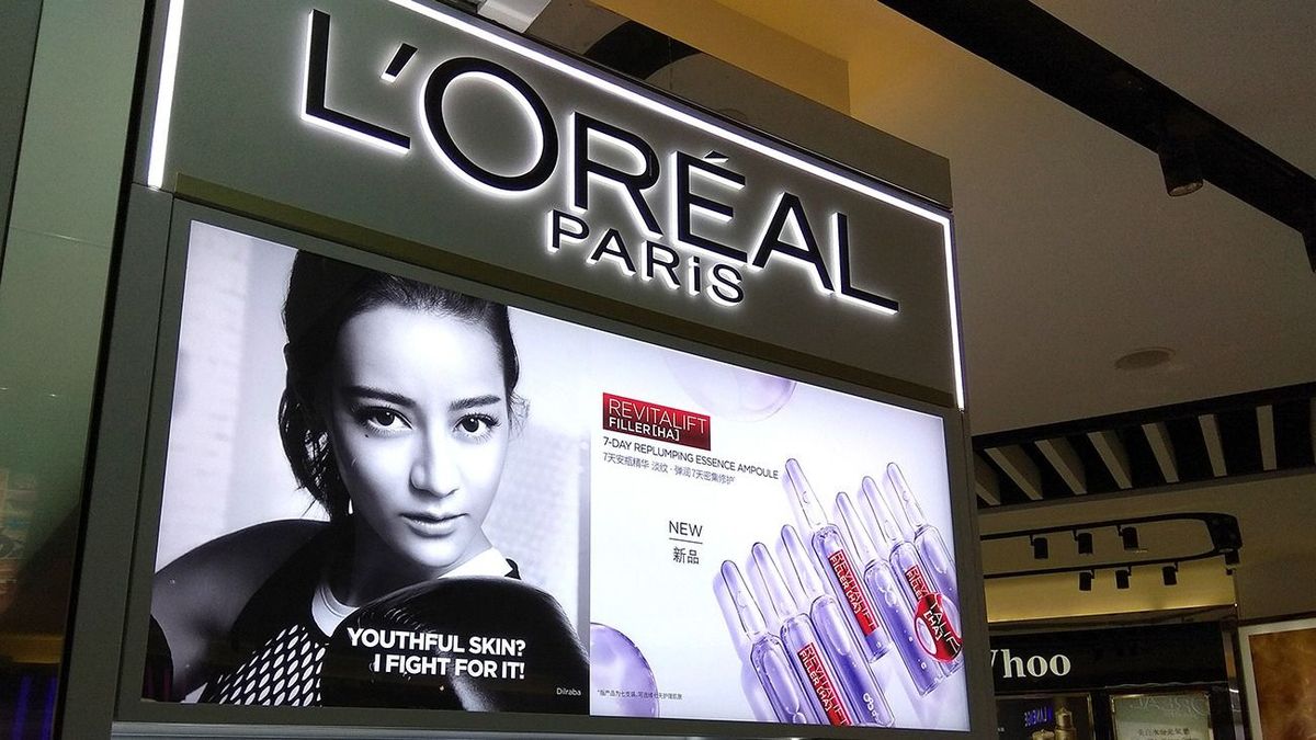 Klia,,Malaysia,-,Apr,22,,2018:,Loreal,Cosmetic,Products,Advertisement
KLIA, MALAYSIA - APR 22, 2018: Loreal cosmetic products advertisement display board in KLIA Airport, Malaysia. L'Oréal is world's largest cosmetics company in France.