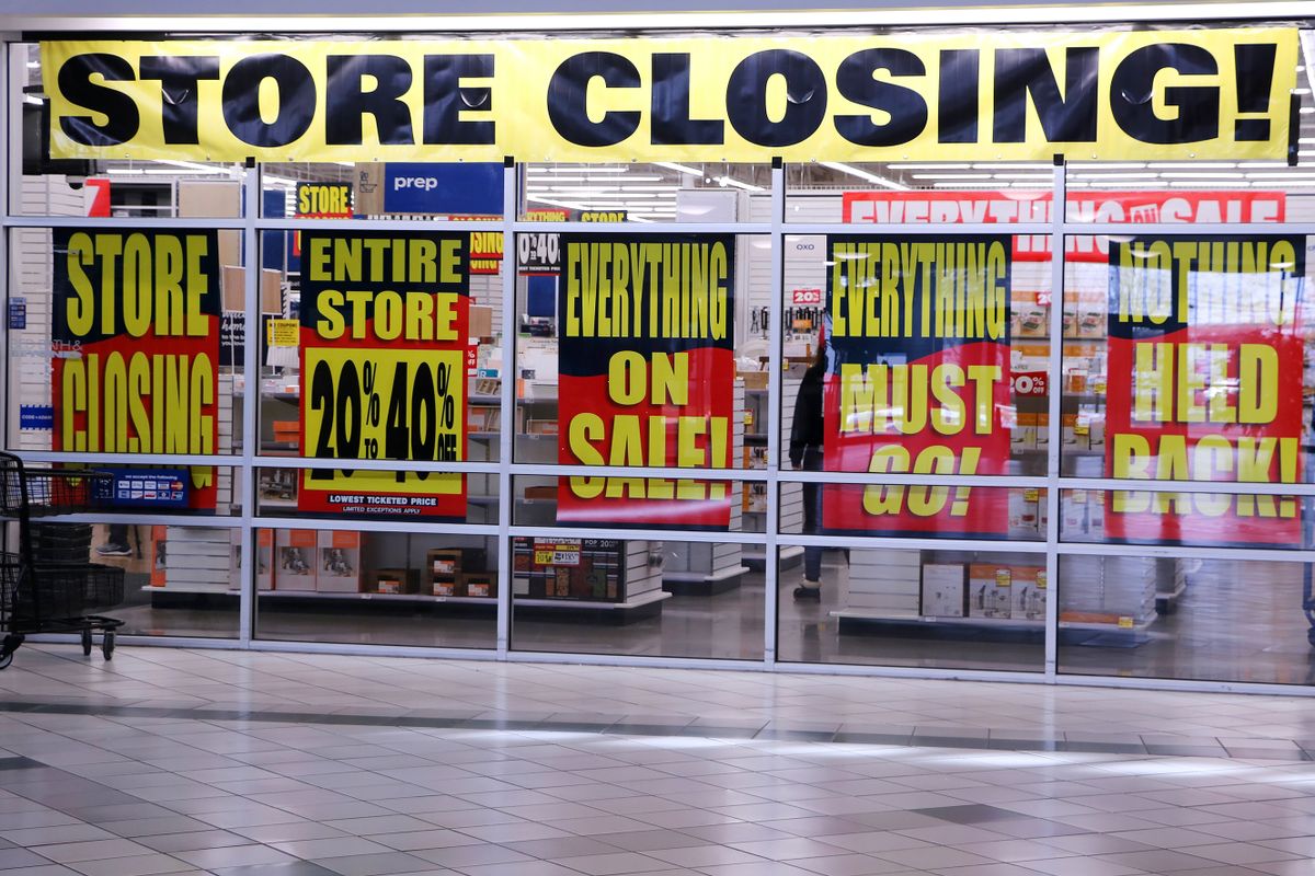 Store closing sale announcement at a Bed Bath & Beyond indoor mall in northern Idaho. 