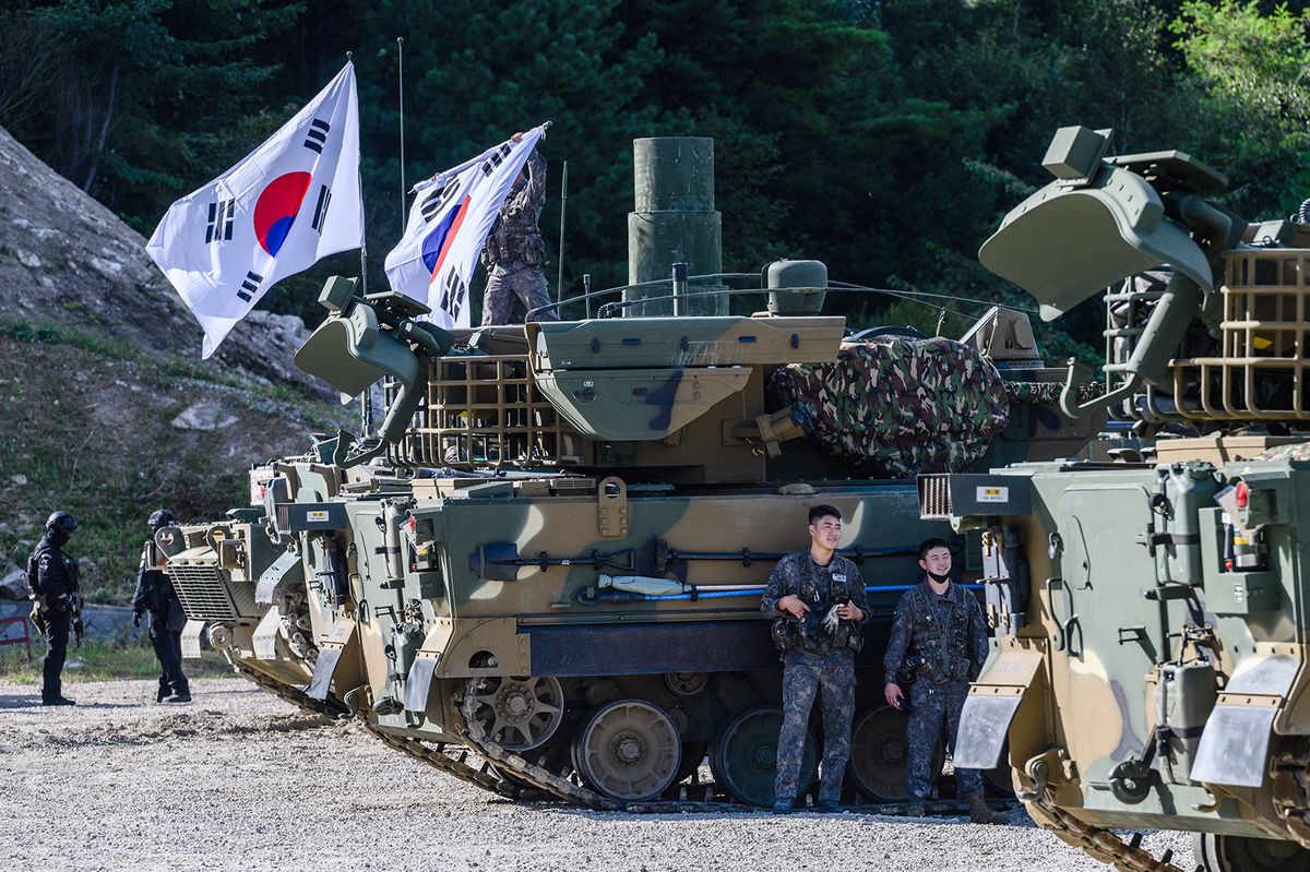 South Korean Army soldiers take part in a live fire military exercise during the Defense Expo Korea (DX Korea) at a training field near the demilitarized zone separating the two Koreas in Pocheon on September 20, 2022. (Photo by Anthony WALLACE / AFP)